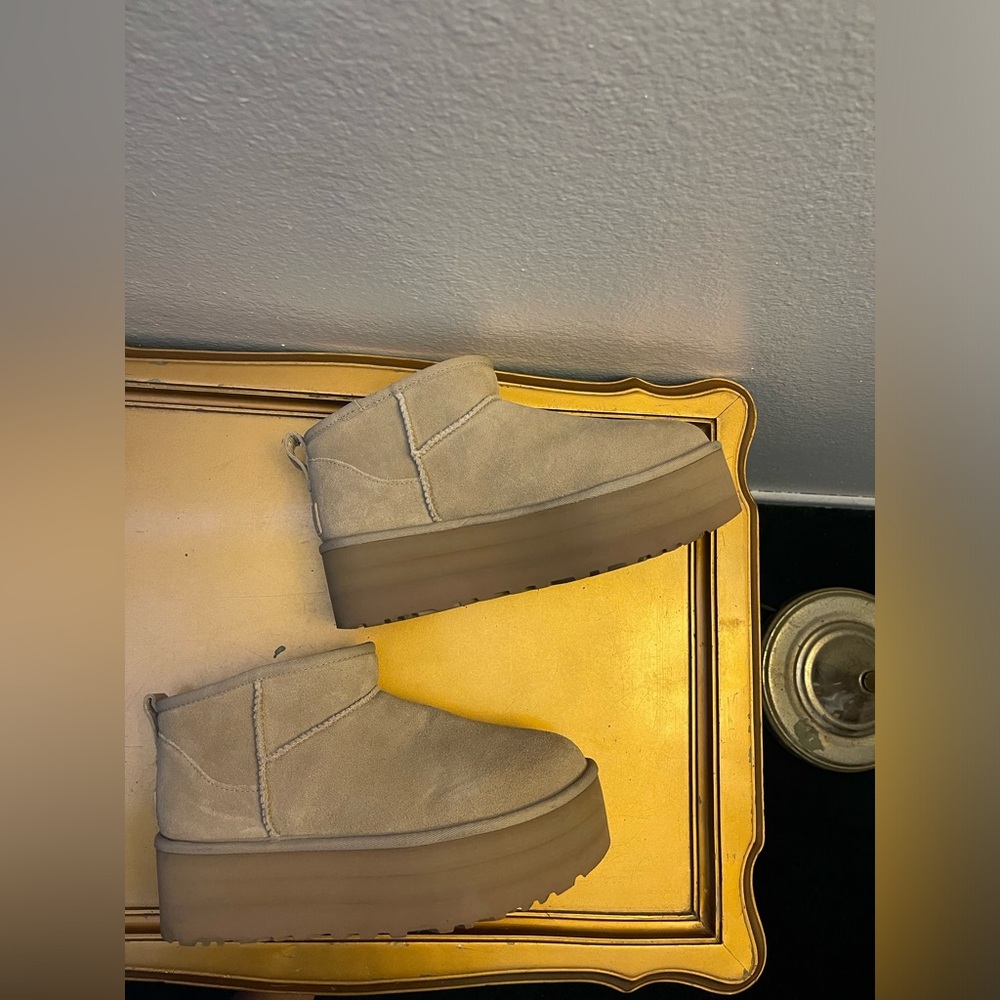 BRAND NEW UGG CLASSIC ULTRA MINI PLATFORM!!!